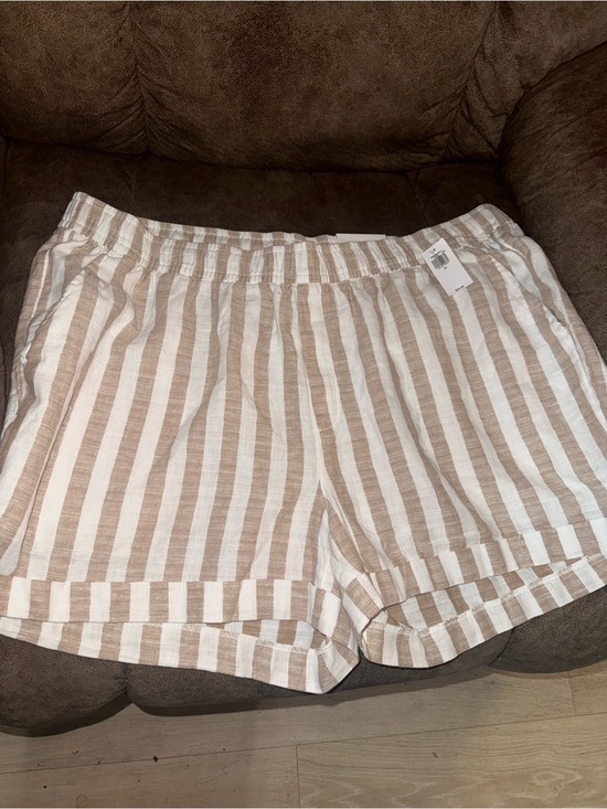 Old Navy Pants - Old Navy Women’s Striped Shorts - Cream & Tan